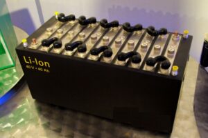 Ắc quy ô tô nên dùng loại axit - chì hay pin Lithium-ion 12V. 1 pin lithium ion thay the ac quy 1453